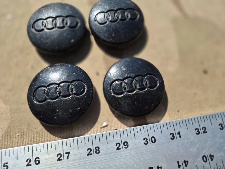 Tapa central Audi original OEM, negra Foto 3 de 4