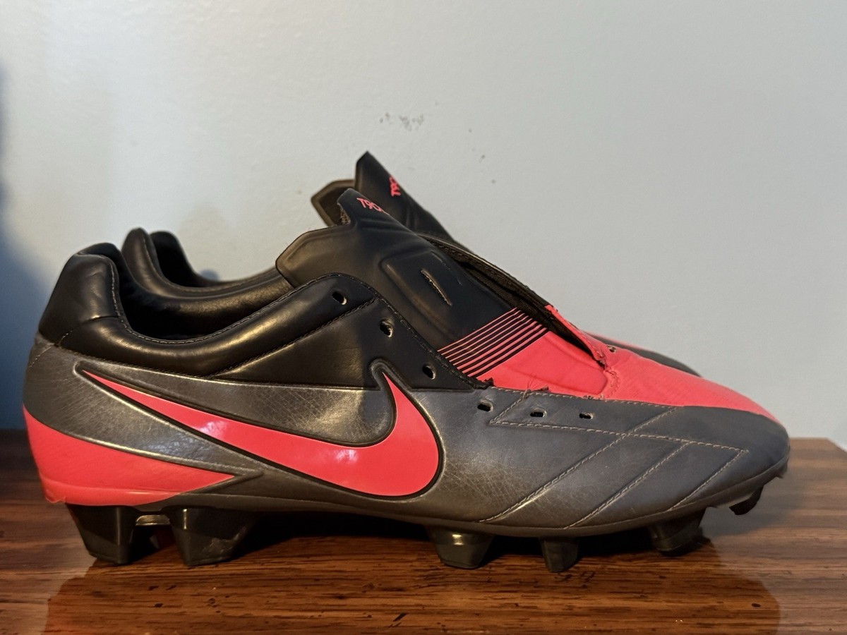 nike total 90 laser size 8