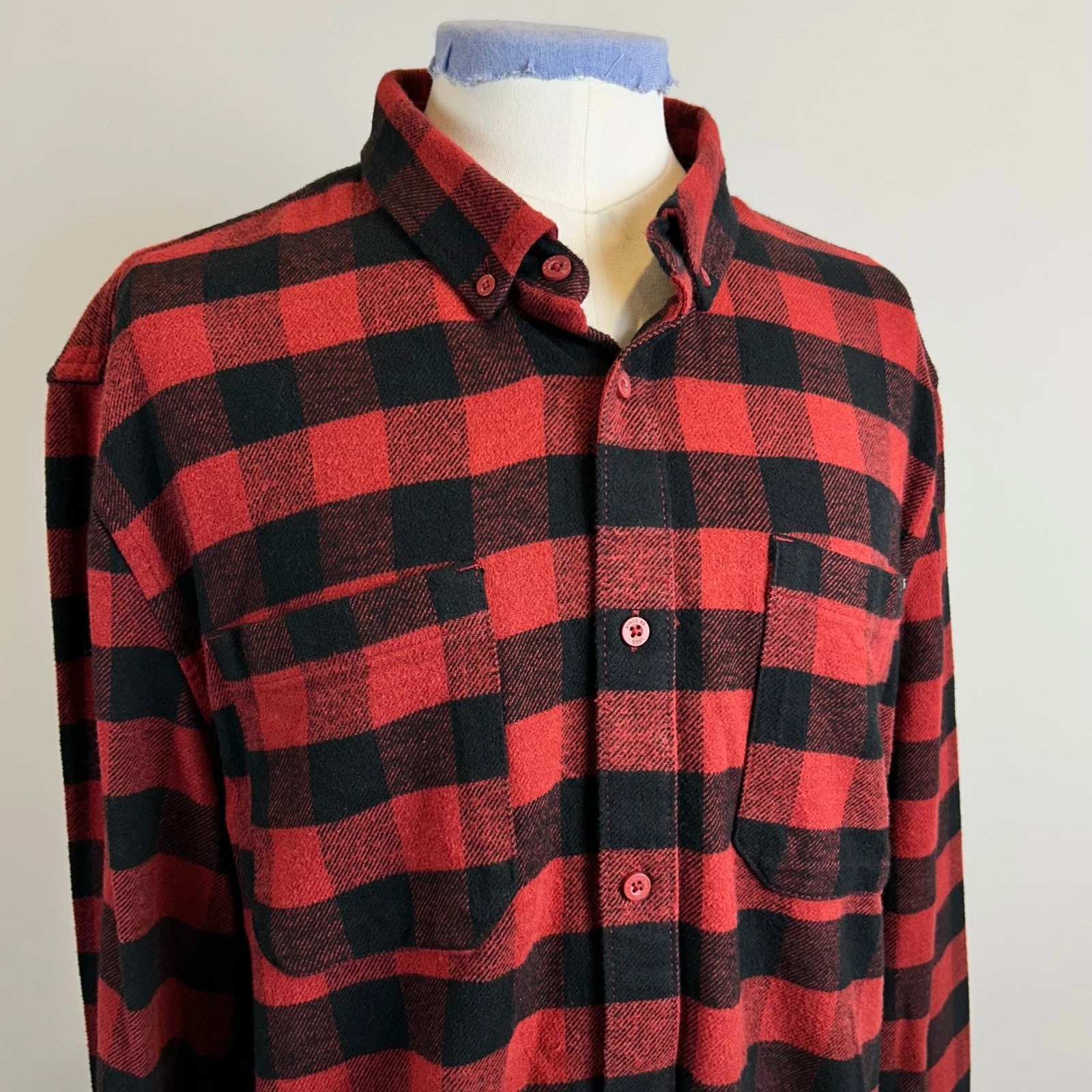 Vans Mens XL Red Black Buffalo Plaid Flannel Button Down Shirt Off The Wall