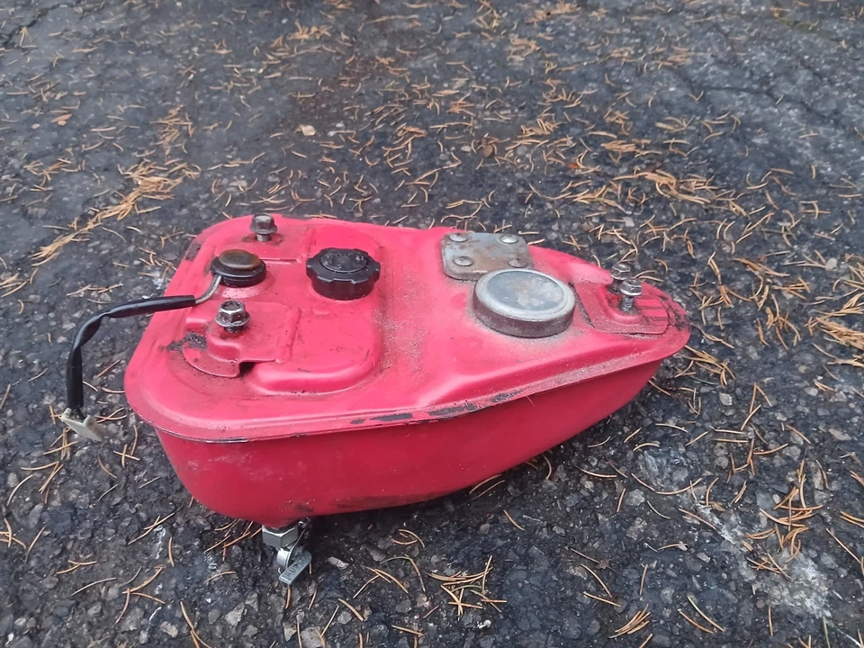 Tanque de gasolina/combustible Yamaha QT50 Yamaha QT50, interior limpio Foto 2 de 4