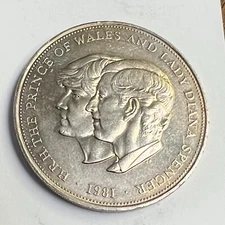 1981 Great Britain Prince Charles & Lady Diana Royal Wedding Commemorative Crown