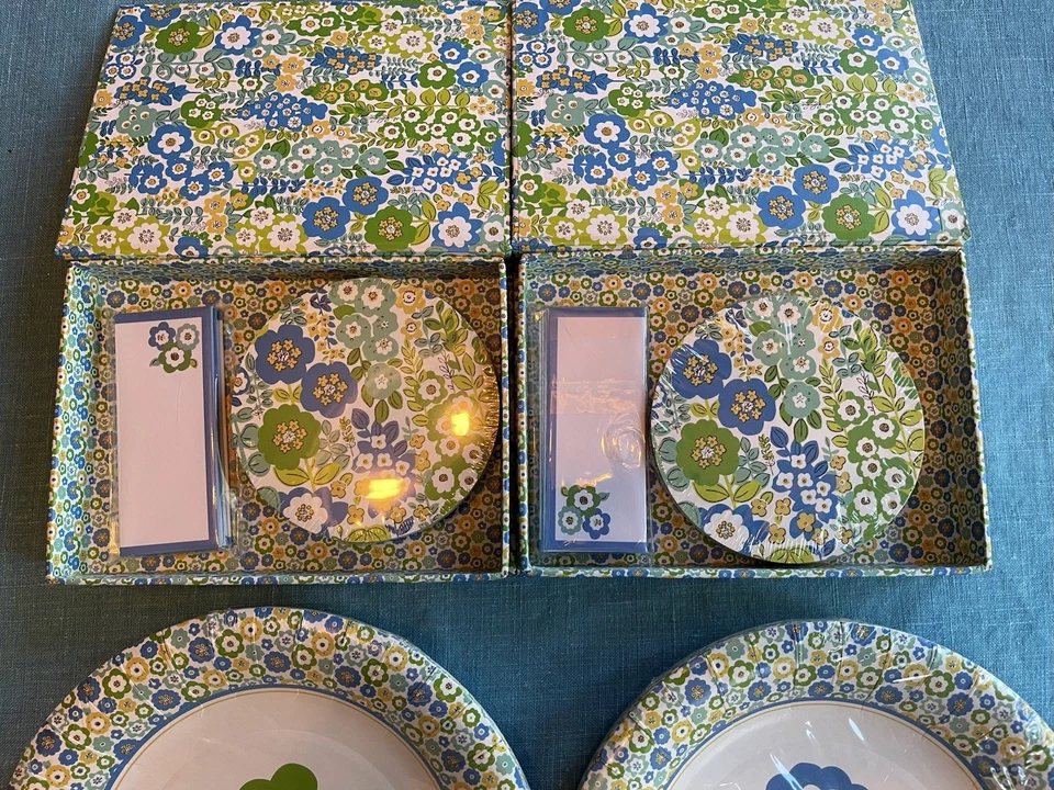 Vera Bradley Lote de Suministros de Fiesta 118 Artículos en Total Platos de Prado Inglés Servilletas Foto 4 de 4