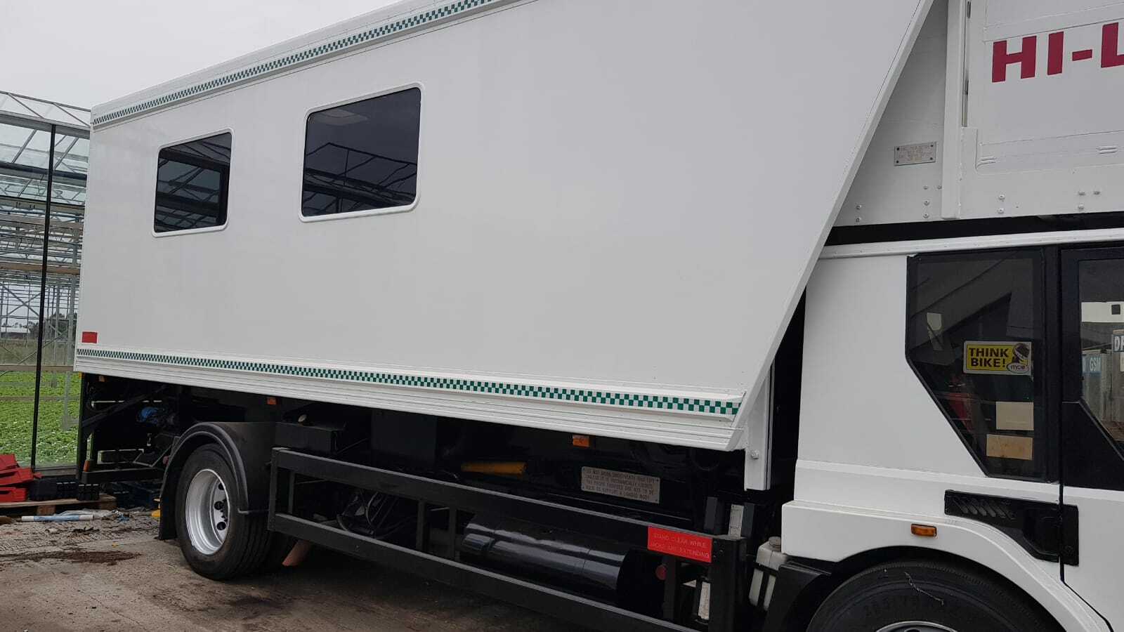 Image 41 - DENNIS-TRUCK-WITH-TAIL-LIFT-AND-FULL-SCISSOR-BOX-LIFT-17-TON