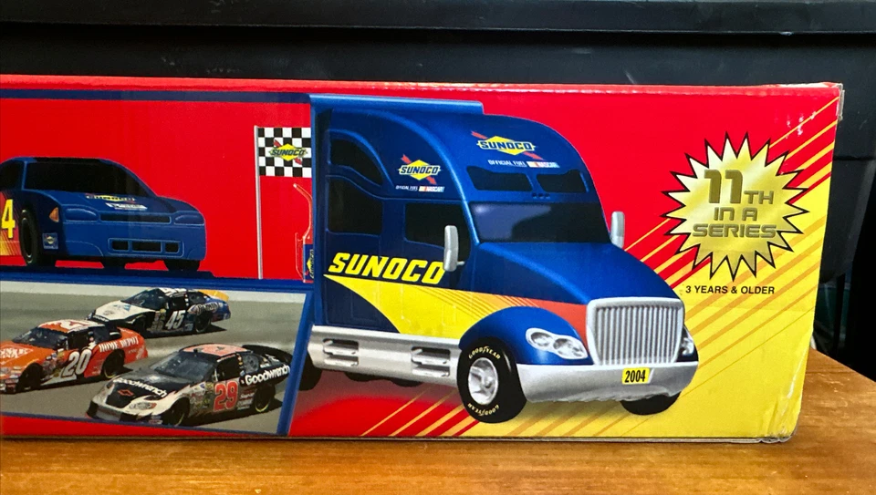 Remolque para carros de carreras Sunoco 2004 con coche y pit wagon NASCAR Foto 3 de 4