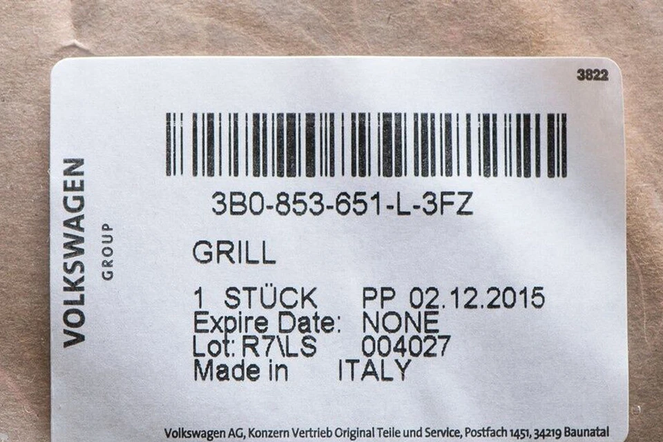 2001-2005 VW Volkswagen Passat 1.8 TURBO Front Radiator Grille GENUINE OEM NEW - Image 4 of 4