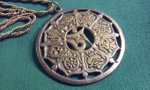 Vintage TIBETAN BUDDHIST AUM Pendant Gold-Tone Brass w/ 20" Rope Chain Necklace