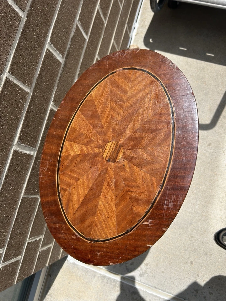 Mesa auxiliar ovalada de nogal (ET664) Foto 2 de 3