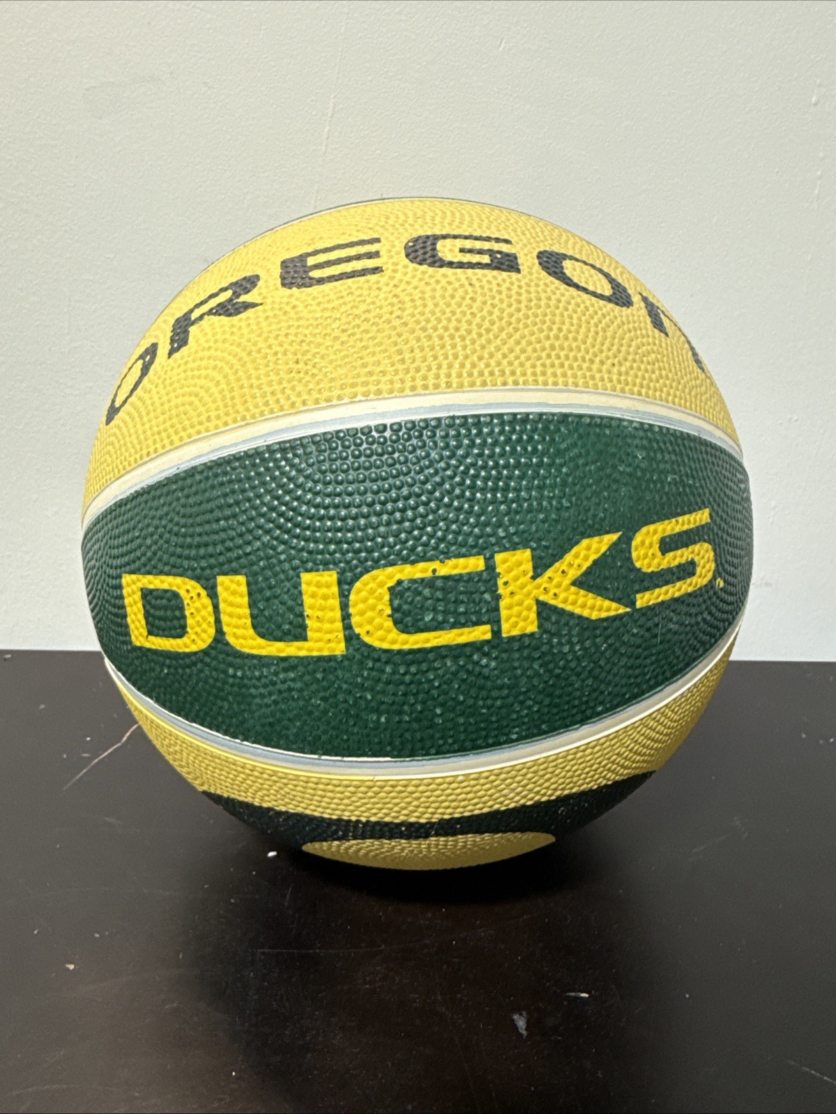 2014 Full Size Oregon Ducks Graphic Basketball Rare Genuine College Product