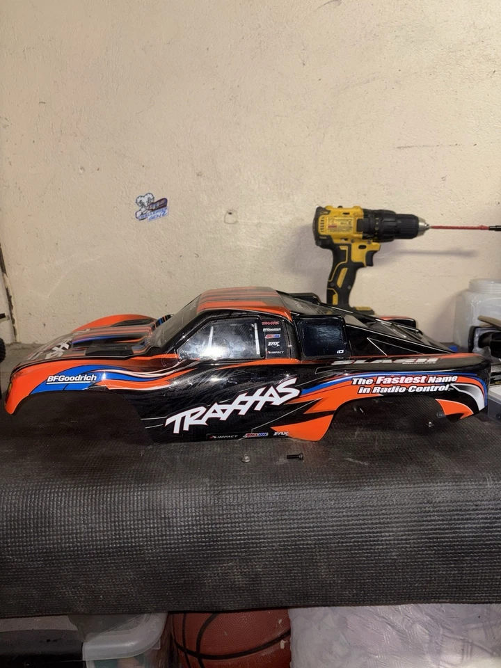 Cuerpo sin clip Traxxas Slash para coches de radio control Foto 3 de 4