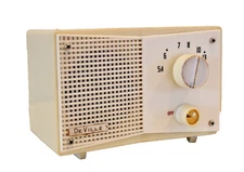 De Ville - 5 Tube AM Radio W/ Box  - Midget Plastic Matsushita Japan - 1960's