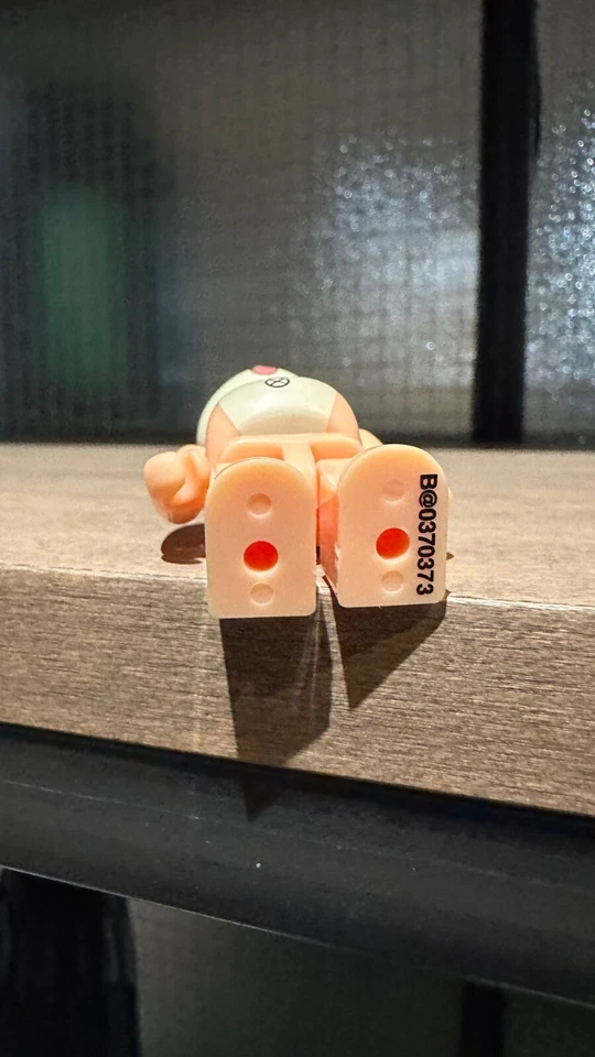 Bearbrick 100% / Série 37 - Artista Chittan - Autêntico - Brinquedo Medicom - Imagem 3 de 4