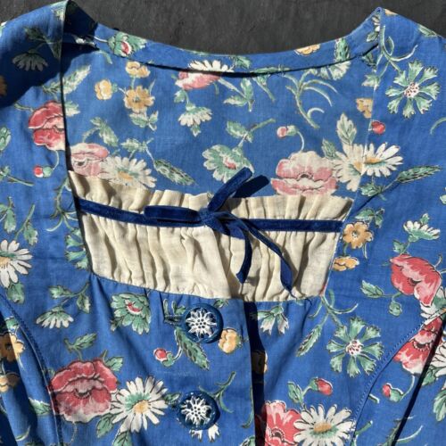 Vestido folclórico estilo Dirndl floral de algodón azul vintage de los años 30 manga abullonada - Imagen 3 de 3