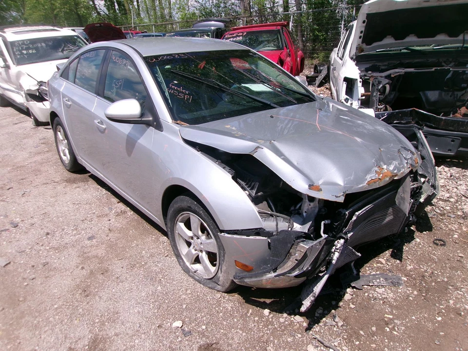 Brazo de control inferior inferior delantero izquierdo usado delantero se adapta a: Chevrolet Cruze 2012 delantero L Foto 3 de 4