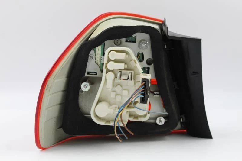 Luz trasera pasajero derecho sedán mercado de Canadá 2009-2011 BMW 323i OEM #3784 Foto 2 de 4