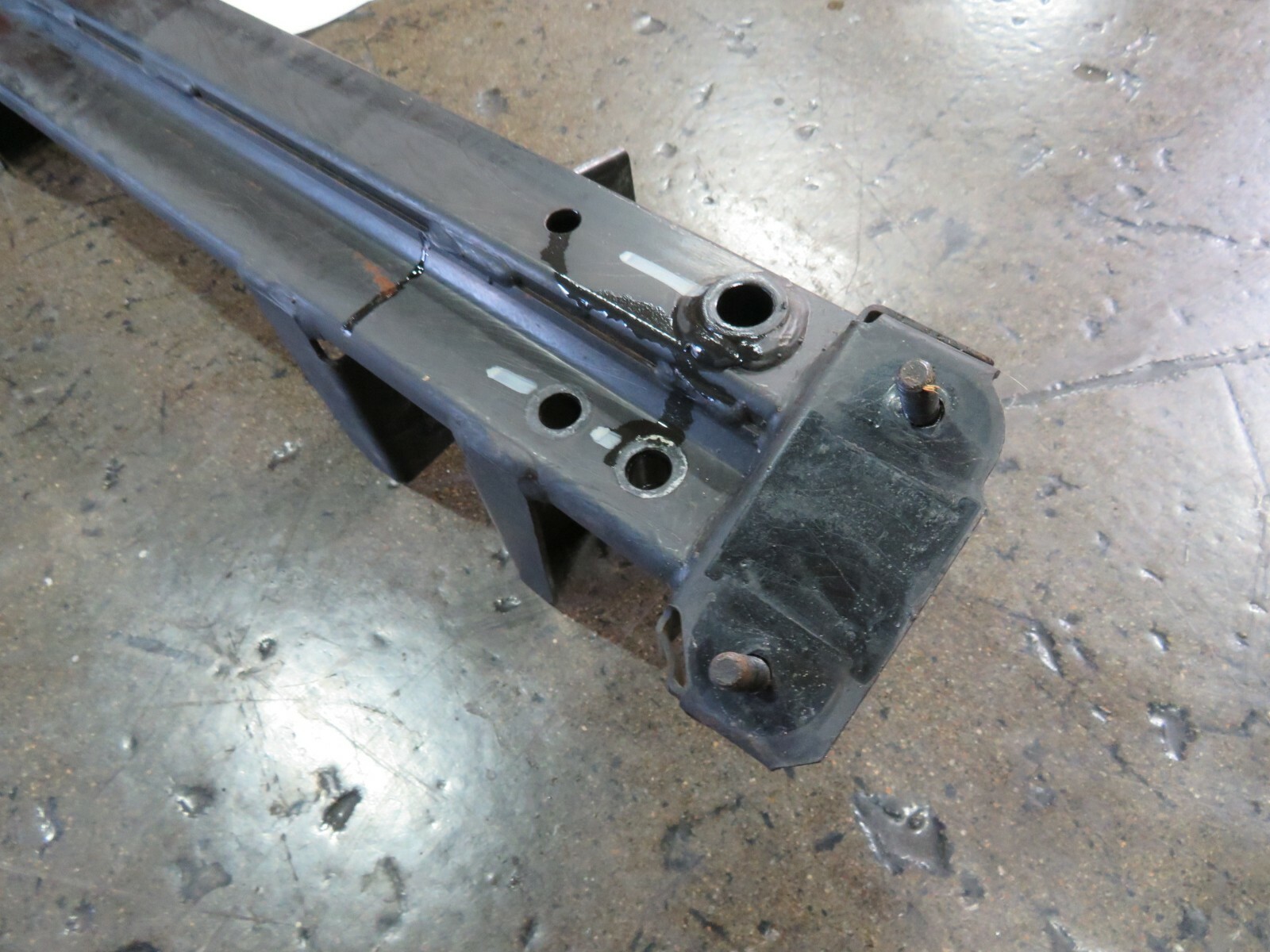 Maserati Granturismo, Quattroporte, Rear Cross Member Bracket, Used, P/N 239078