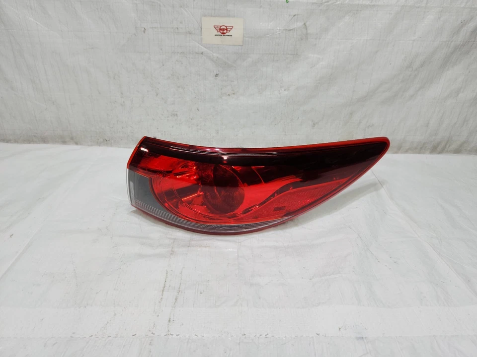 Luz trasera exterior Mazda 6 2014 2015 2016 2017 luz trasera lámpara lado derecho del pasajero Foto 2 de 4