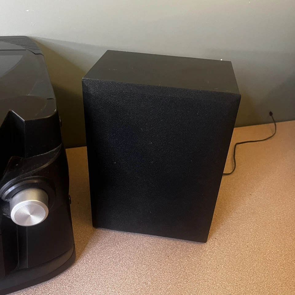 RCA RS22363 Audio System W/ 3 CD Player AM/FM Radio & MP3 Input Tested NO REMOTE - Image 3 of 4