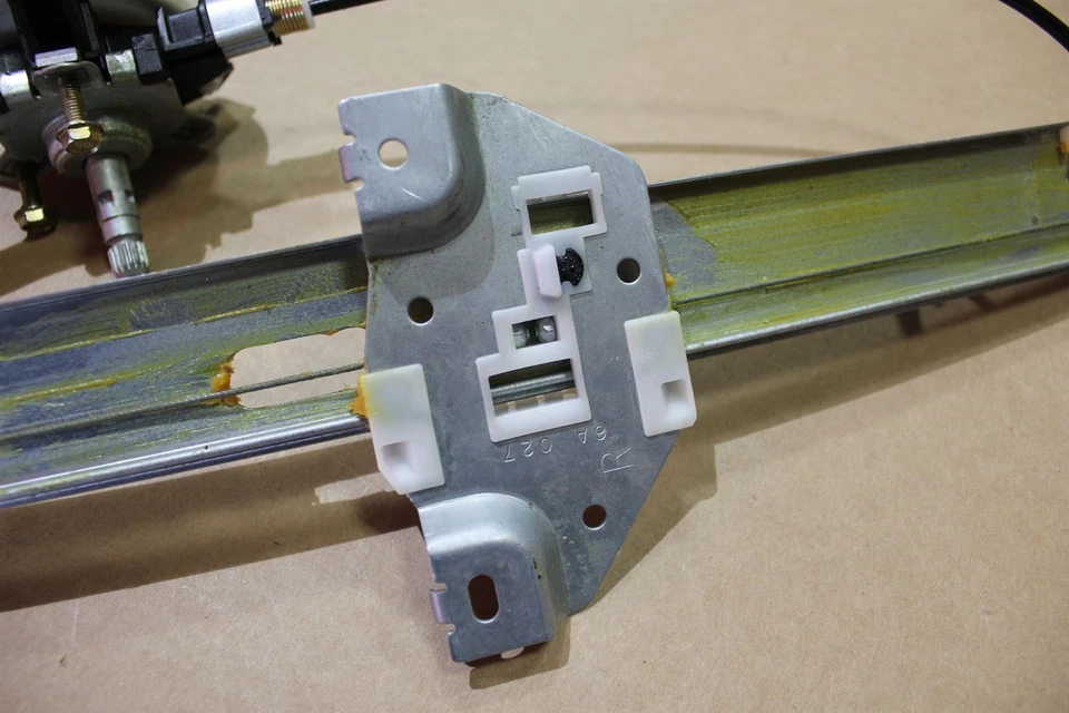 02-06 Vue Regulador Elevador Puerta Trasera-Ventana 22623014 Saturn Nuevo Stock Antiguo Nuevo de Lote Antiguo Fabricante Original Foto 4 de 4