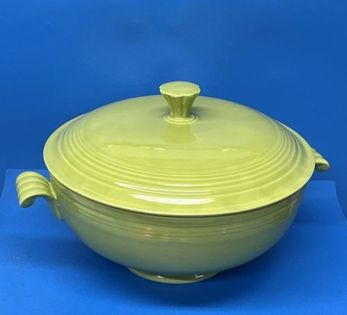 Vintage Fiestaware Chartreuse/Lite Green Casserole Bowl and Lid