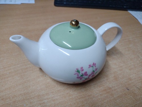 Small Japanese style ceramic teapot,18cm L 9cm H11cm 327gr. Good condition - Bild 10 von 11