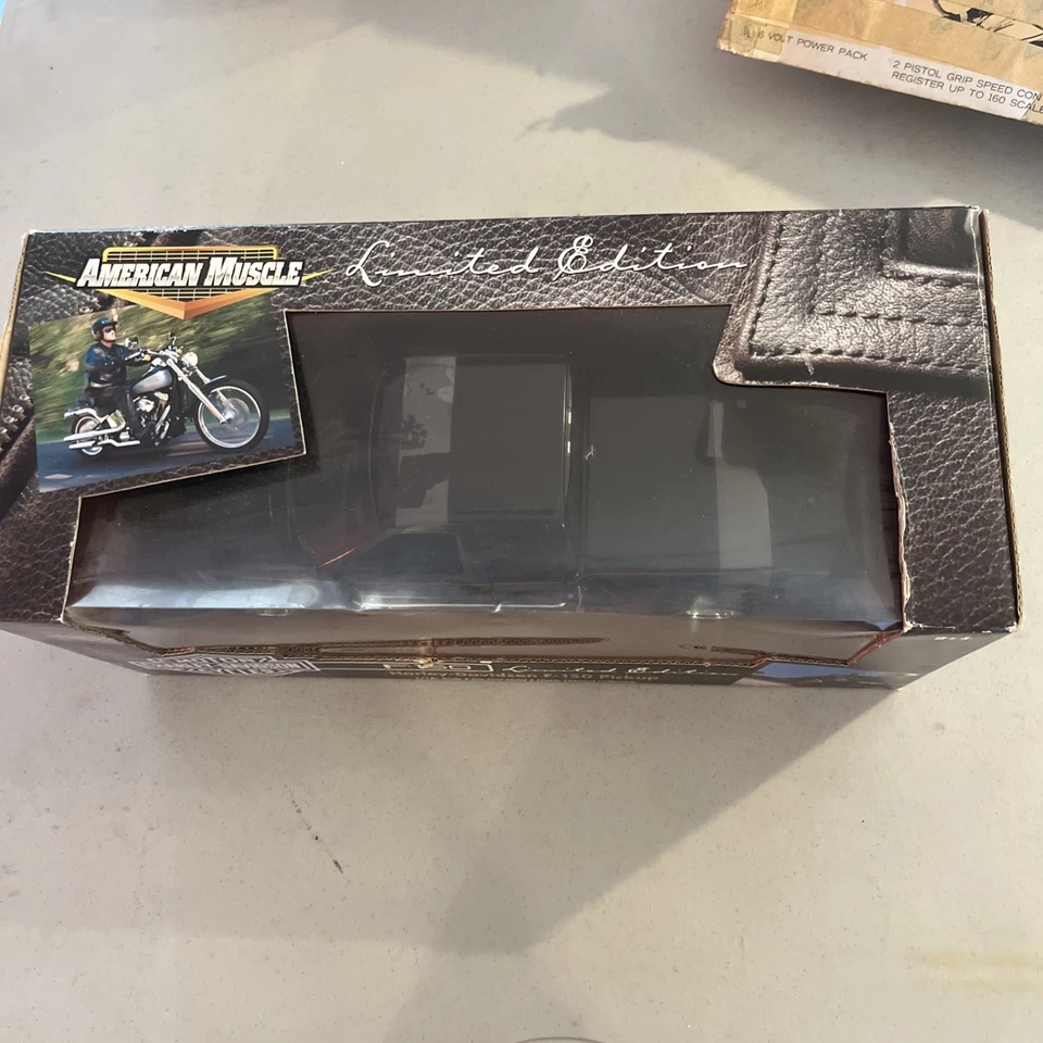 Harley Davidson F-150 Supercrew 2001. ERTL AMERICAN MUSCLE ESCALA 1:18 precintado Foto 2 de 3