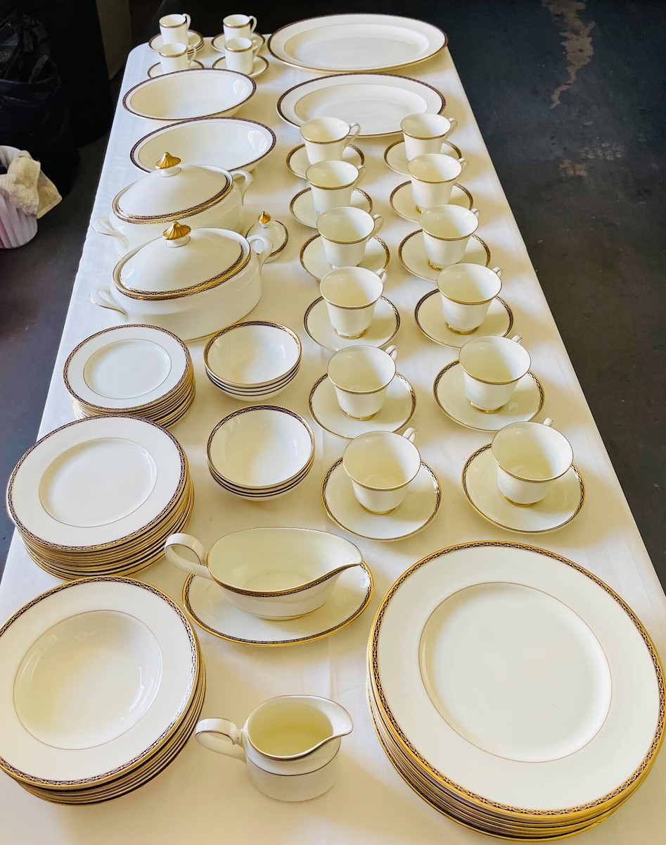 ミントン　Minton St James ディナー皿７枚、ケーキ皿７枚のセット Minton St. James Bone China England 96 piece 22K Gold and