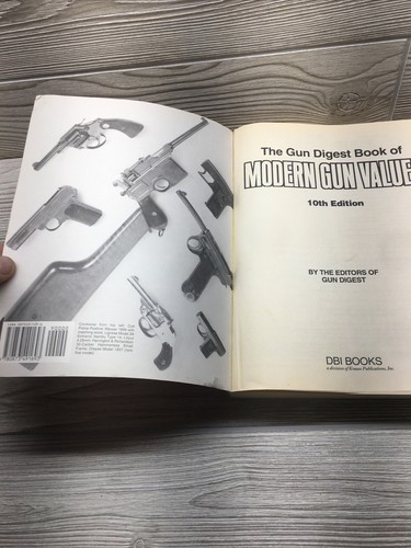 Gun Digest Book Of Modern Gun Values 1996 10th Edition - Picture 8 of 13