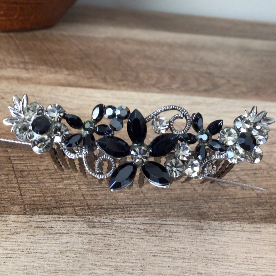 Peine de pelo vintage de metal floral con diamantes de imitación Foto 2 de 4