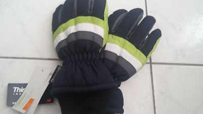 Boys size S/M Thinsulate ski gloves winter snow insulation gloves sz 4-7 Capelli
