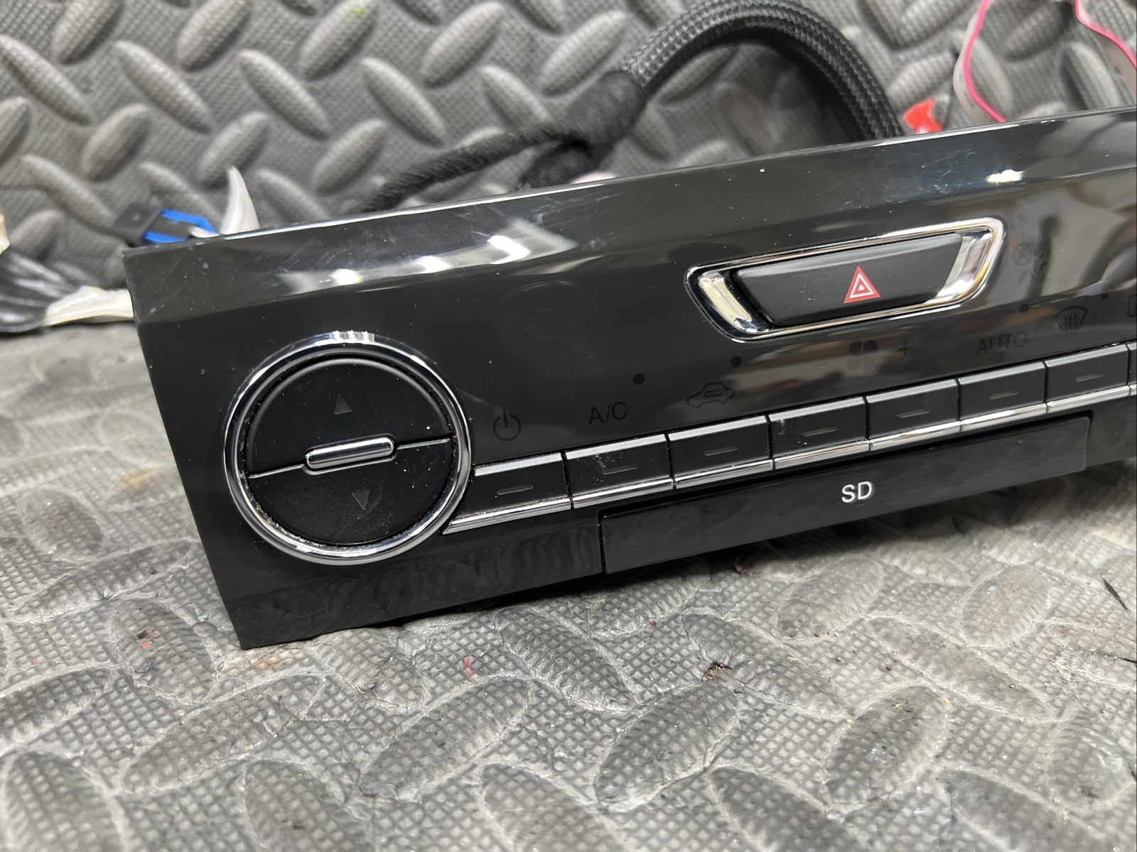 OEM 2014-2017 MASERATI GHIBLI DASH HEAT AC CLIMATE CONTROL SWITCHES HAZARD