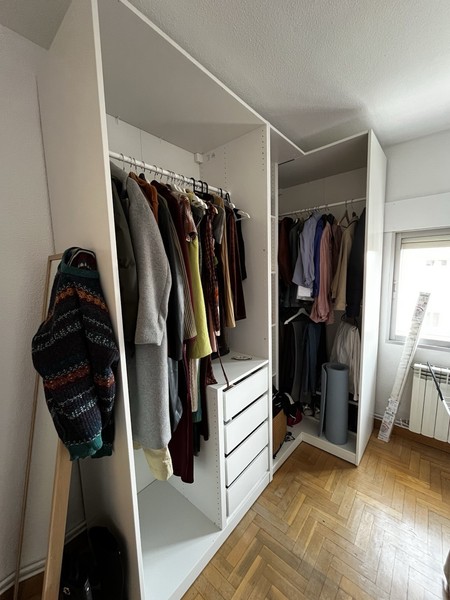 Armario blanco esquinero sin puertas . PAX ikea
