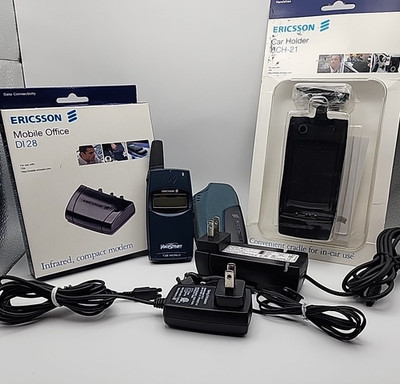 Ericsson T28 World Flip Phone (No Battery) - For Parts / Bundle