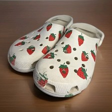 Crocs Strawberry   Classic Vacay Vibes Clog 206375 US Size Women  s 9 / Mens 7