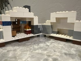 LEGO Minecraft: The Snow Hideout (21120)