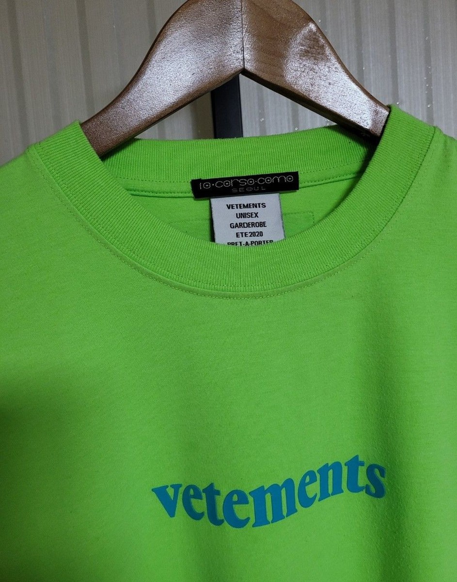Tシャツ・カットソー VETEMENTS Woman T-Shirt Green UA66TR600E NEONGREEN Vetements T-Shirt - Green - Women | UA66TR600ENEONGREEN