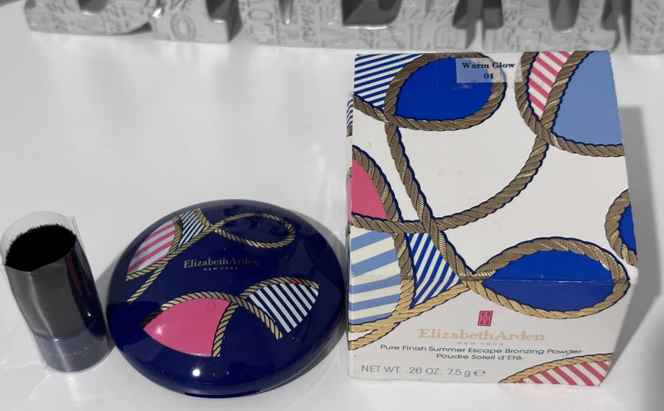 Elizabeth Arden Pure Finish Summer Escape Bronzing Powder WARM GLOW 01 - Image 2 of 2
