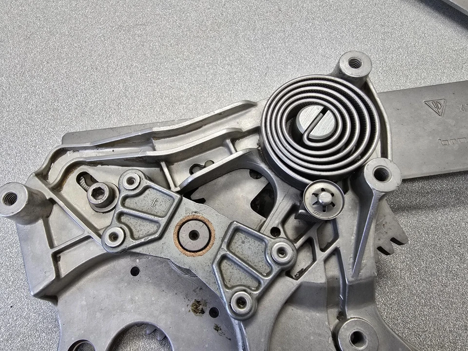 MUY BONITO REGULADOR VENTANA PUERTA PASAJEROS ORIGINAL PORSCHE 924 924S 944 NLA Foto 4 de 4