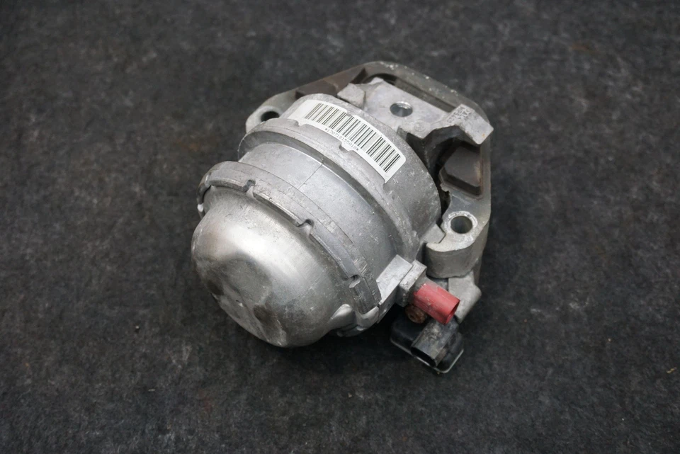 Soporte de montaje del cuadro del motor izquierdo 4H0199255T Audi S7 S6 4K8 13-18 RS7 14-18 Foto 3 de 4