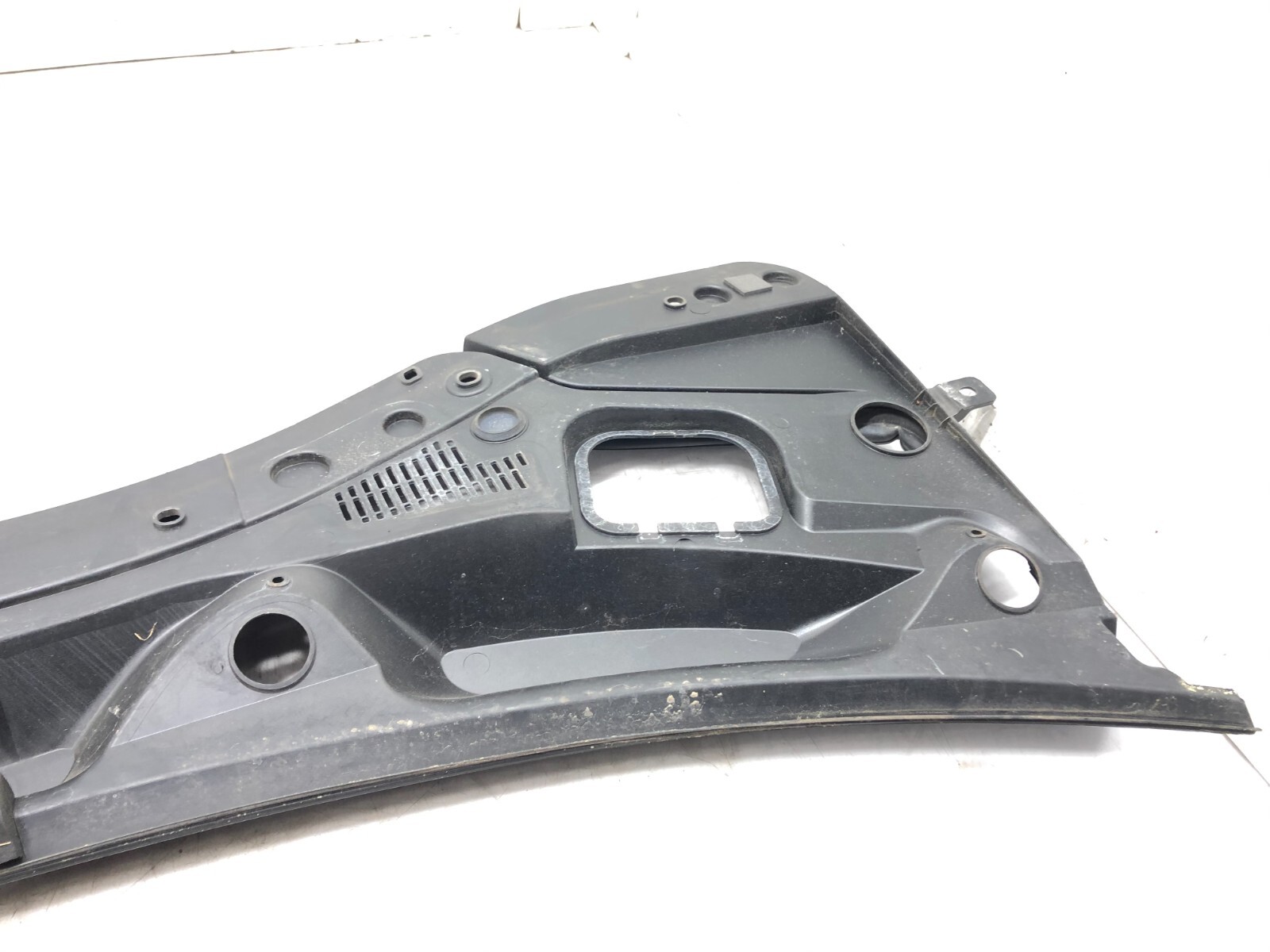 2014-2020 MASERATI GHIBLI WINDSHIELD WIPER COWL COVER PANEL GRILLE OEM.