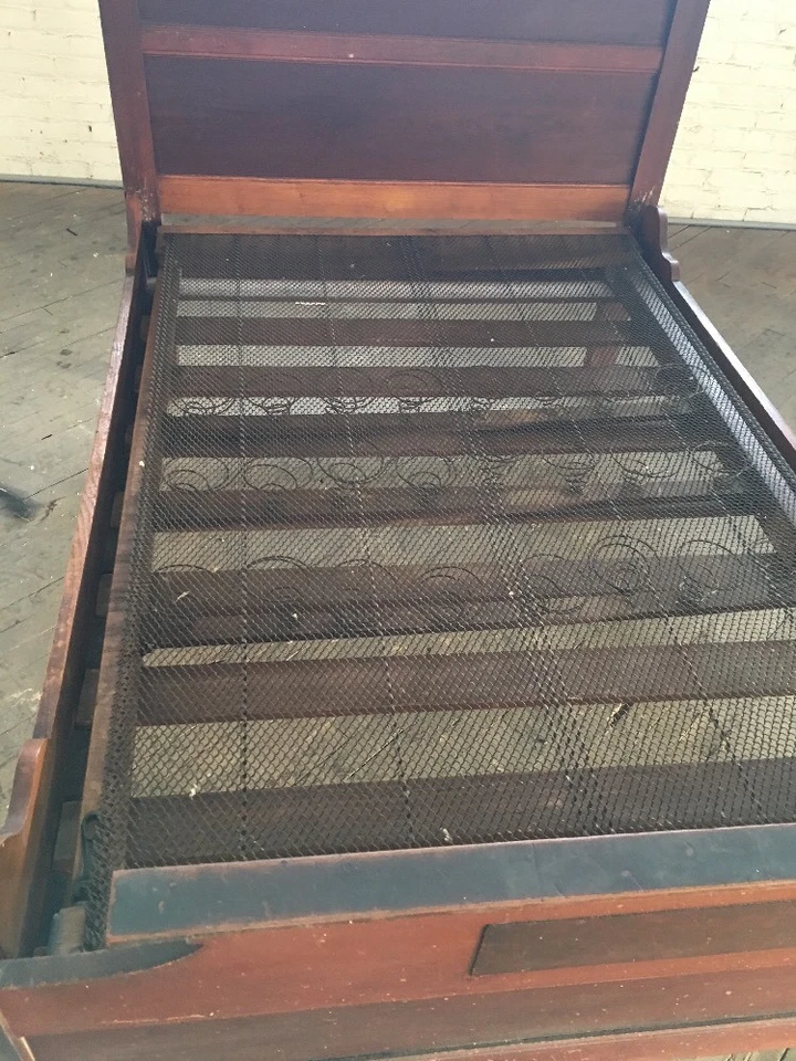 Victoriano-1800 Estético-Tamaño 3/4 Cama-Stickle Estate-Castaño St Bowling Verde Foto 4 de 4