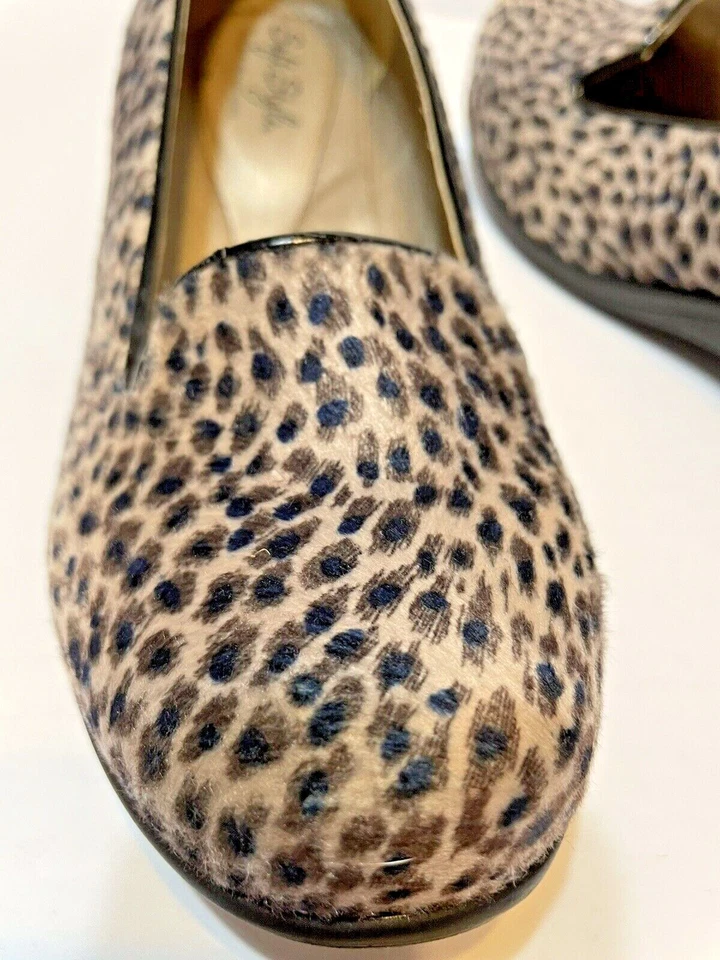 Tacón de cuña suave estilo de Hushpuppies para mujer sin cordones estampado animal talla 6W Foto 2 de 4