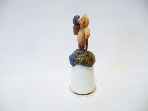 THIMBLE STERLING CLASSIC HANDPAINTED PEWTER TOPPER OF PIG GARDENING - Picture 2 of 5
