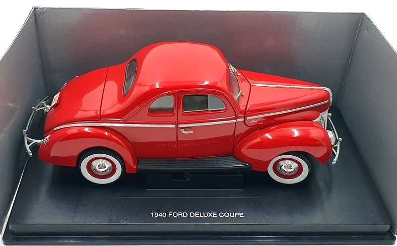 Eagle Universal Hobbies 1/18 Scale 38020 - 1940 Ford Deluxe Coupe - Red - Image 4 of 4