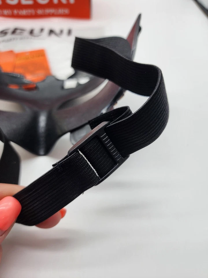 MYSEUNI Masquerade Mask for Couples - Gold Venetian Metal Rhinestone Filigree - Image 4 of 4