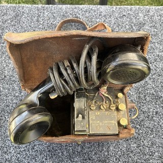 WW2 US Army Signal Corps Field Telephone EE 8 A W/Leather Case & TS 9 Receiver