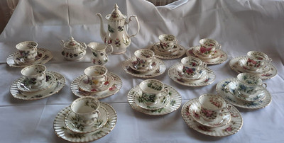 Royal Albert Anemones Service 12 Gedecke 36tlg Goldrand
