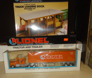 LIONEL 6-12884 O/O27 TRUCK LOADING DOCK KIT NIB w/6-12725 TRACTOR TRAILER, ACCES