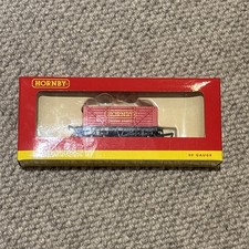 Hornby R6672 Visitor Centre 7 Plank Wagon