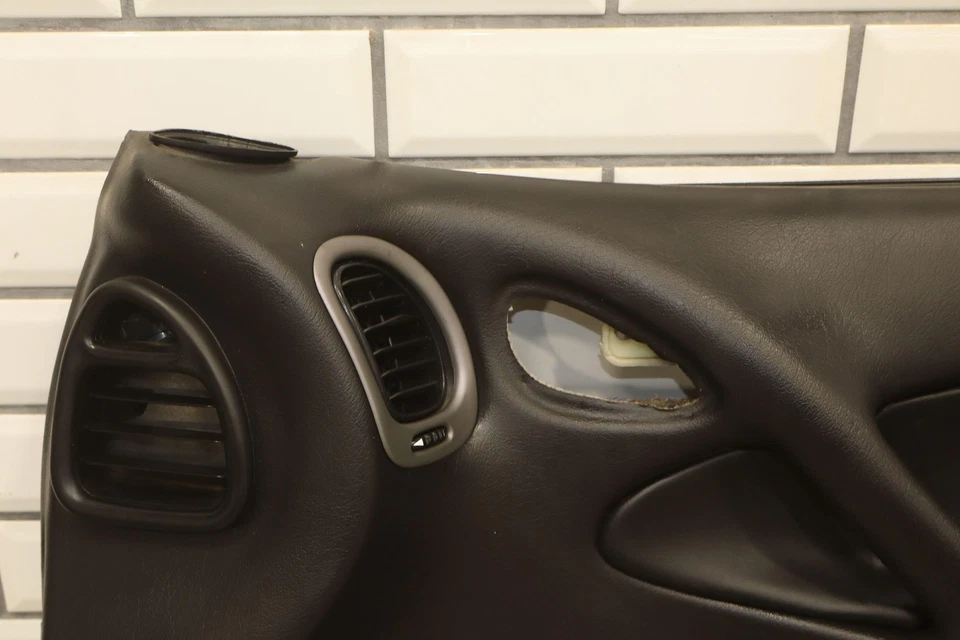 Pontiac GTO 2004-2006 (2 puertas) panel interior de puerta para pasajero derecho Foto 2 de 4