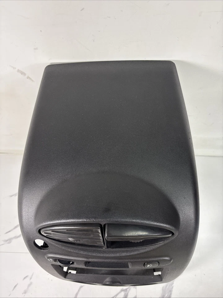 2002 - 2005 Saturn Vue painel central rádio controle climático moldura acabamento 22693831 - Imagem 2 de 4